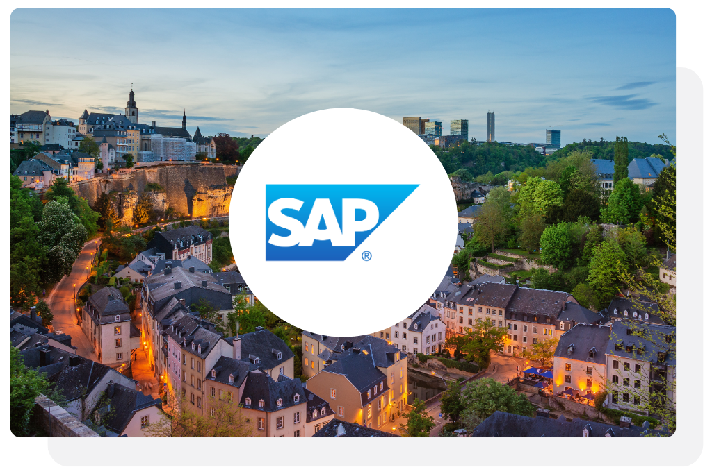 Logo SAP sur un fond d'une ville au Luxembourg